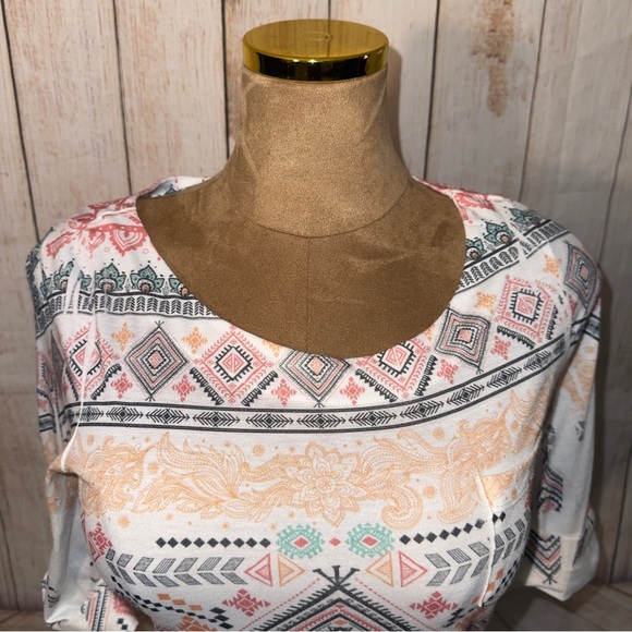DNA Couture White and Orange Aztec knit top, short roll sleeve, Sz M​ - Picture 2 of 10